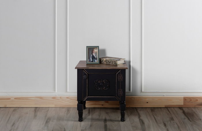 Hanah Home Ada Nightstand - Negro